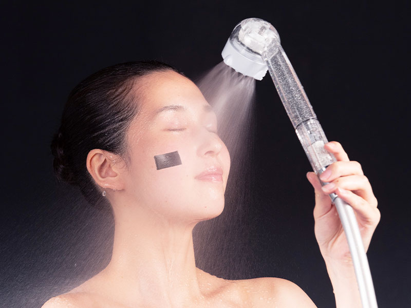 美顔器のようなシャワーヘッド　Mirable zero