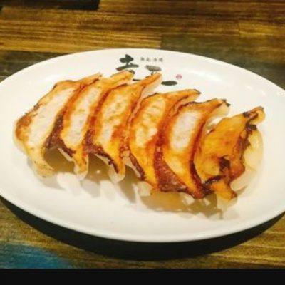 定番の焼き餃子　「国産豚ドラゴン餃子」